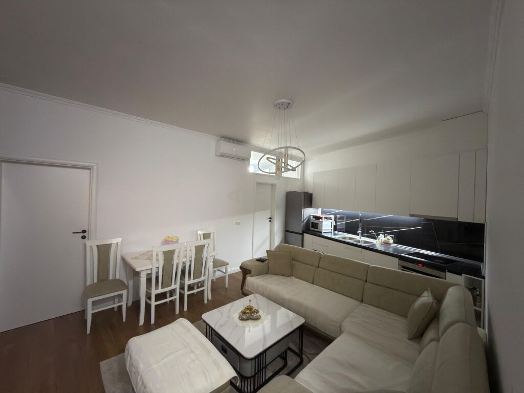 Apartament 2+1, Fresk!