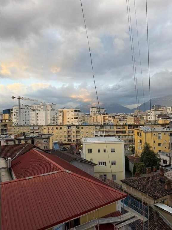 Shitet, Apartment 2+1, Rruga e Kavajës, Tiranë.