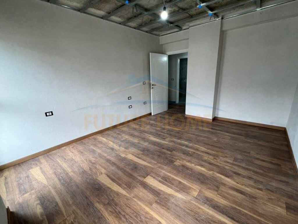 In vendita, Appartamento 2+1, Porcelan, Tirana.