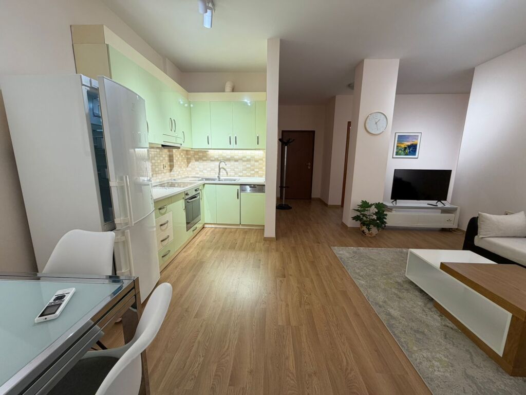 Qira 650Euro / 2+1+2+P / Liqeni i Thate