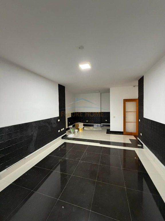 Shitet, Apartment 2+1, Rruga e Kavajës, Tiranë.