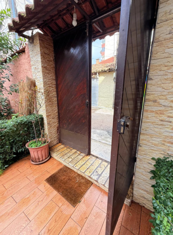 🏡 SHTËPI PRIVATE ME QIRA – TEK PAZARI I RI