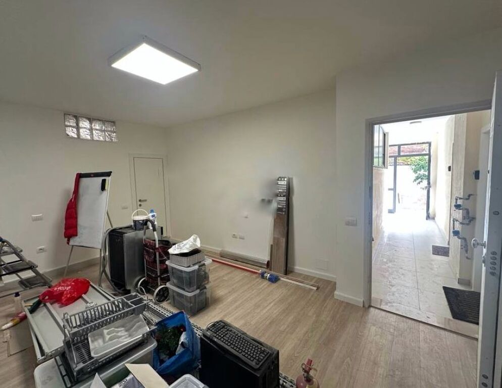 9-FLOORS-OFFICE FOR RENT 500 € /Month