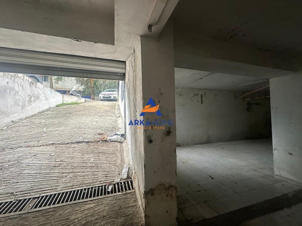 LOCALE COMMERCIALE IN AFFITTO 130M2 "PRAEN SQUARE 21" 1100 EURO
