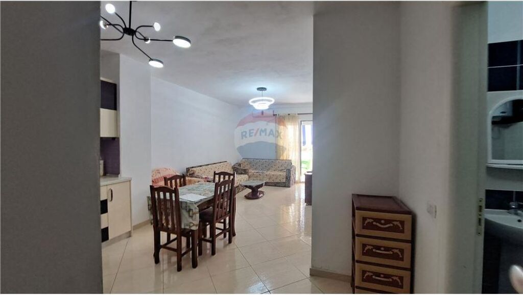 Apartament 1+1 (përfshirë një garazh të mbyllur) ne shitje,Lungomare,Vlore