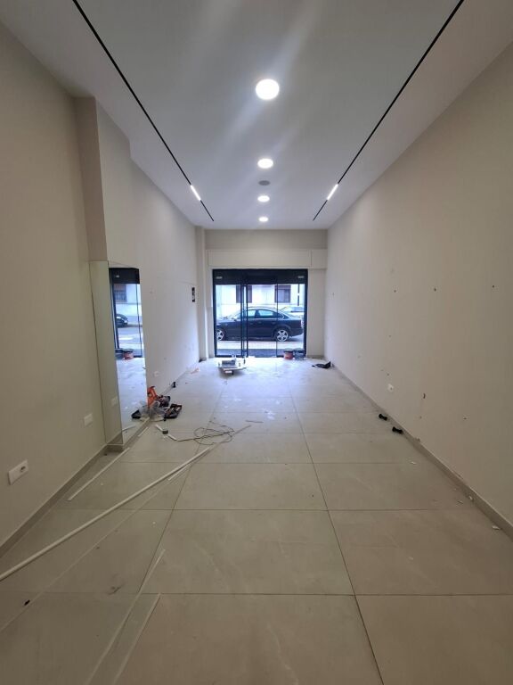 Business premises for rent at Muzemi in Durres
