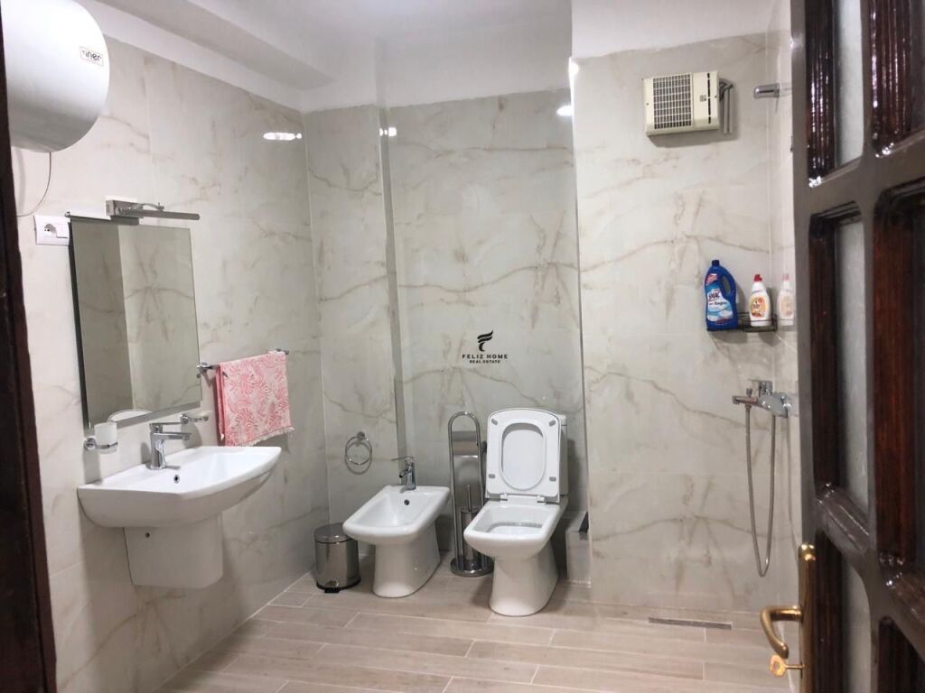OFFICE FOR RENT 121 M2 KAVAJES STREET 65,000 LEKE