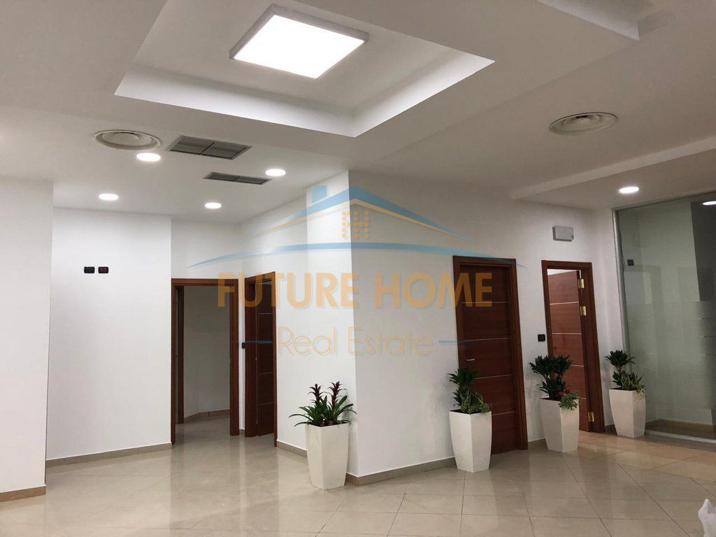 Rent, Office space, Deshmoret e Kombit Boulevard