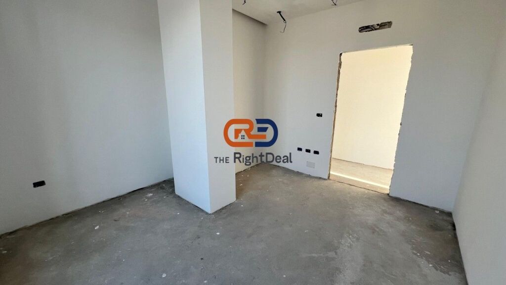 Prane Tregut Elektrik ,Shitet Apartament 2+1+2 Me Verande Dhe Pamje Fantastike!!!