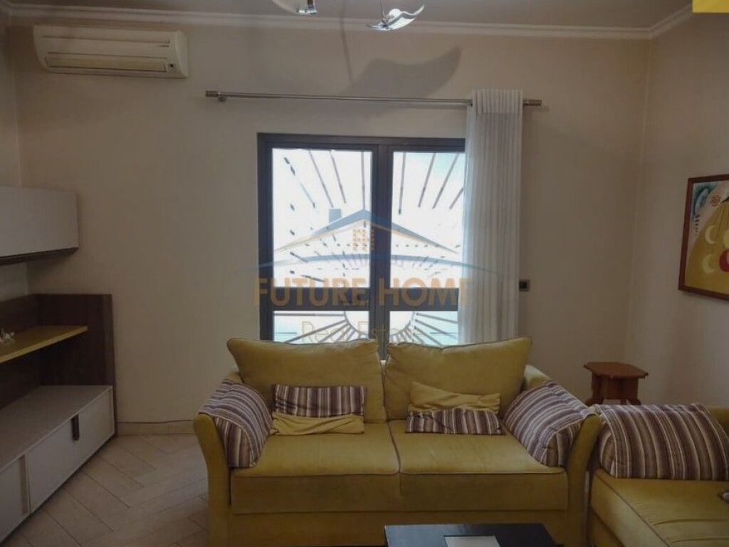 Shitet, Apartament 1+1, Rruga Tefta Tashko Koço, Tiranë.
