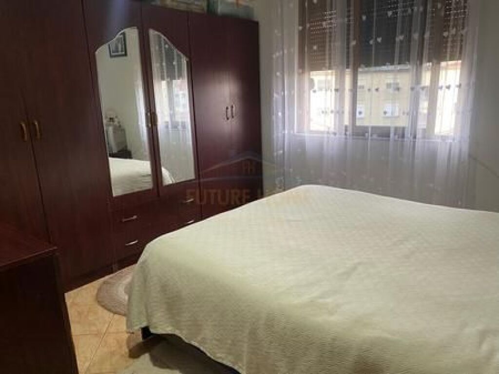 In vendita, Appartamento 2+1, Kombinat, Tirana.