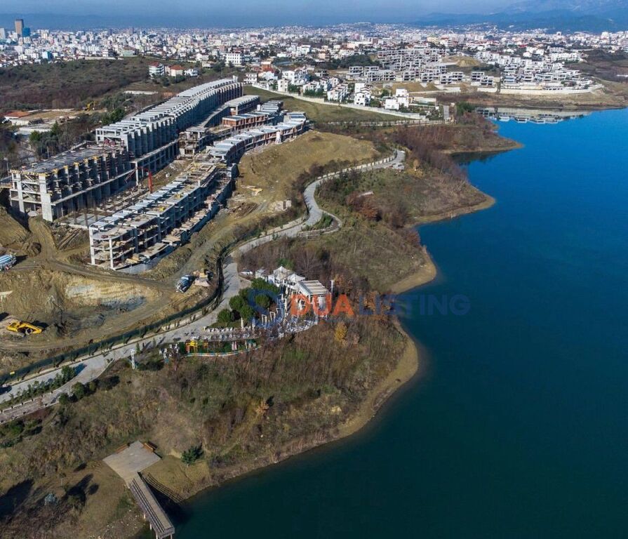 Vendesi Duplex "Swan Lake Residence". Lago di Farka