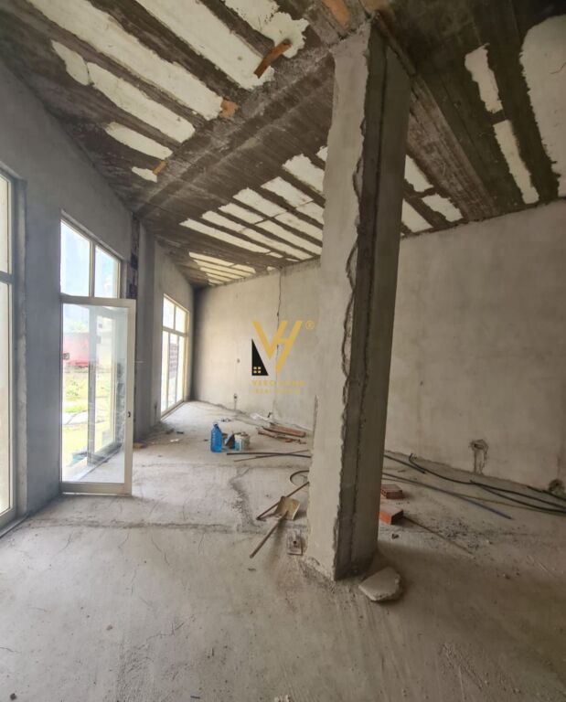 LOCALE COMMERCIALE IN VENDITA 120 M2 AL LAGO ASCIUTTO 270.000 EURO