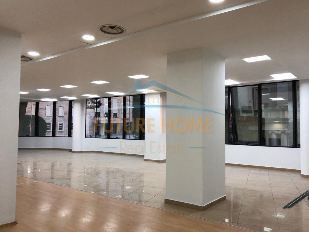Rent, Office space, Deshmoret e Kombit Boulevard