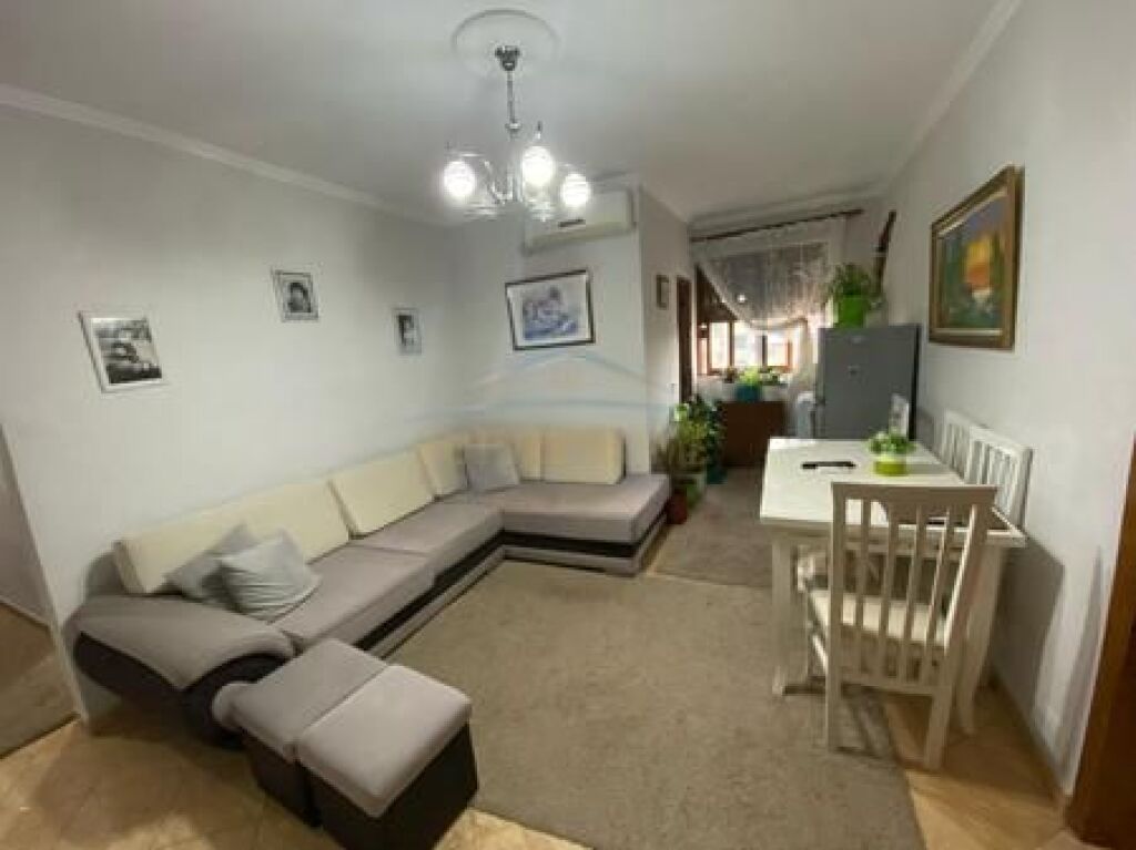 In vendita, Appartamento 2+1, Kombinat, Tirana.