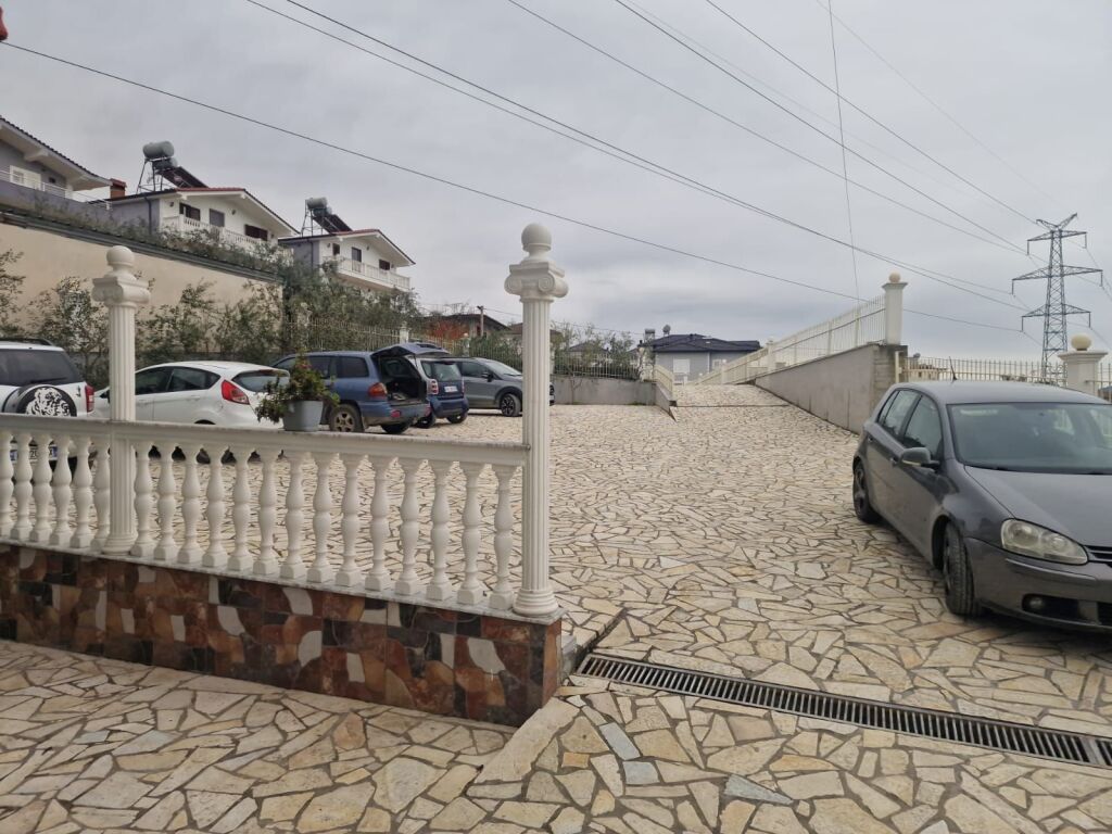 Esclusivo, edificio in affitto per bar-ristorante-albergo a Paskuqan