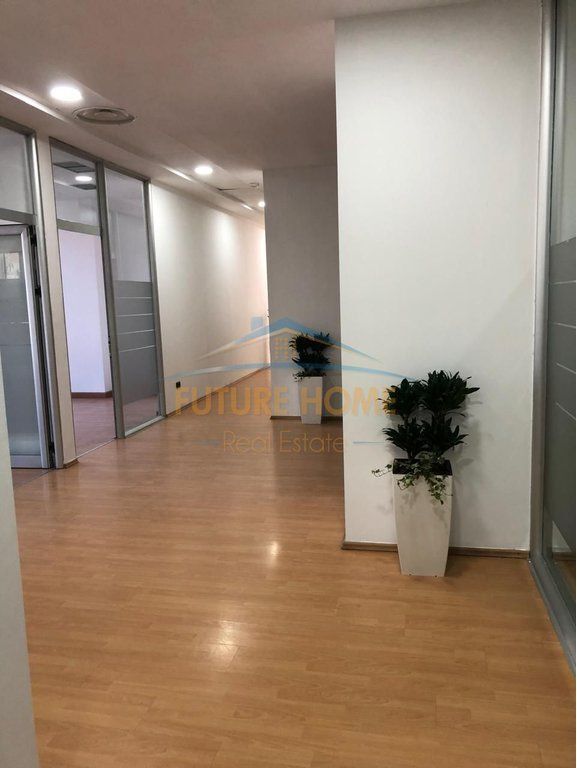 Rent, Office space, Deshmoret e Kombit Boulevard