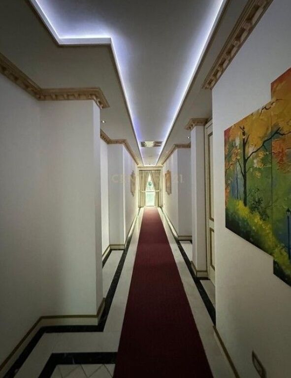 Hotel per shitje ne zonen e kombinatit
