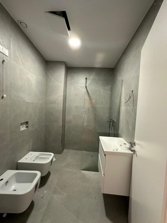 🏡 JEPET ME QIRA – APARTAMENT 2+1 TEK LAKE VIEW RESIDENCE | LIQENI ARTIFICIAL 🌅🏢