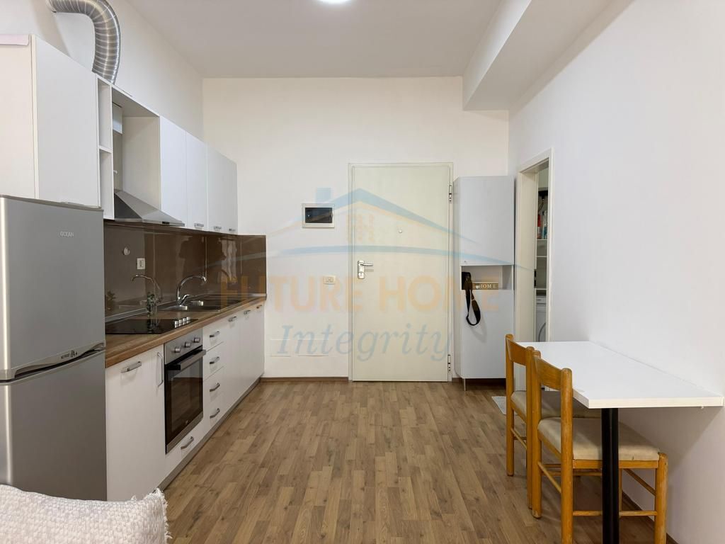 Affitto, Appartamento 1+1, Complesso Mangalem 21, Tirana.