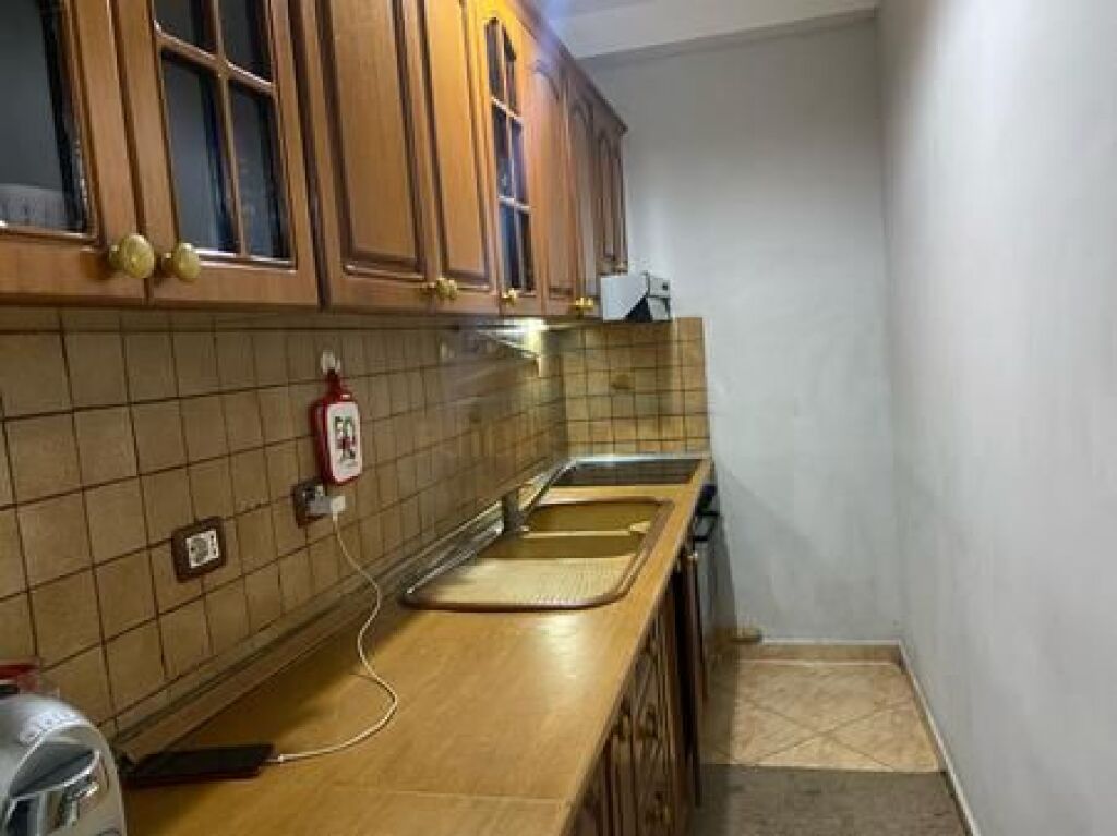 In vendita, Appartamento 2+1, Kombinat, Tirana.