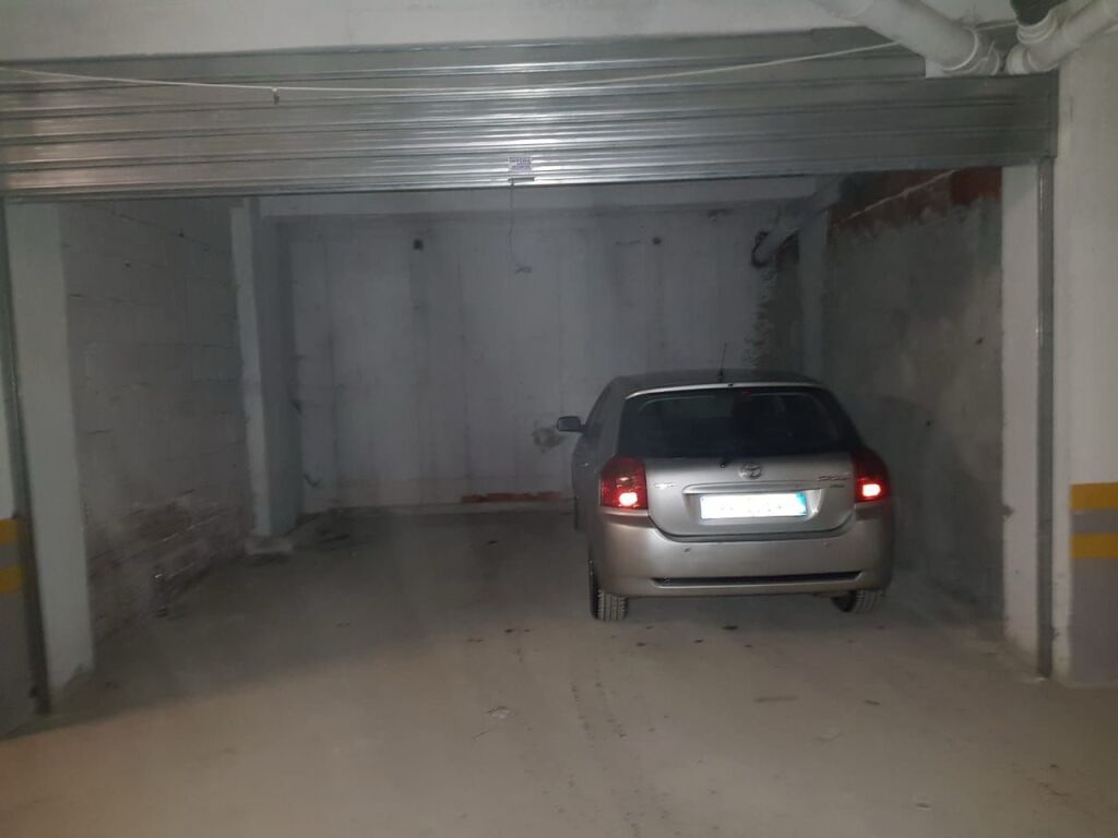 Shitet, Post Parkimi, Unaza e Re , Tirane