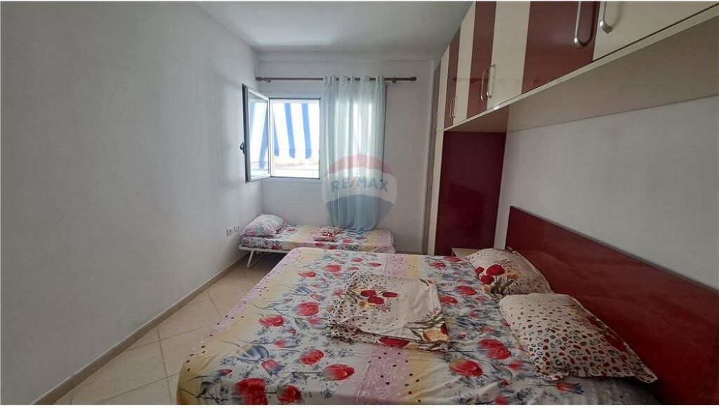 Apartament 1+1 (përfshirë një garazh të mbyllur) ne shitje,Lungomare,Vlore