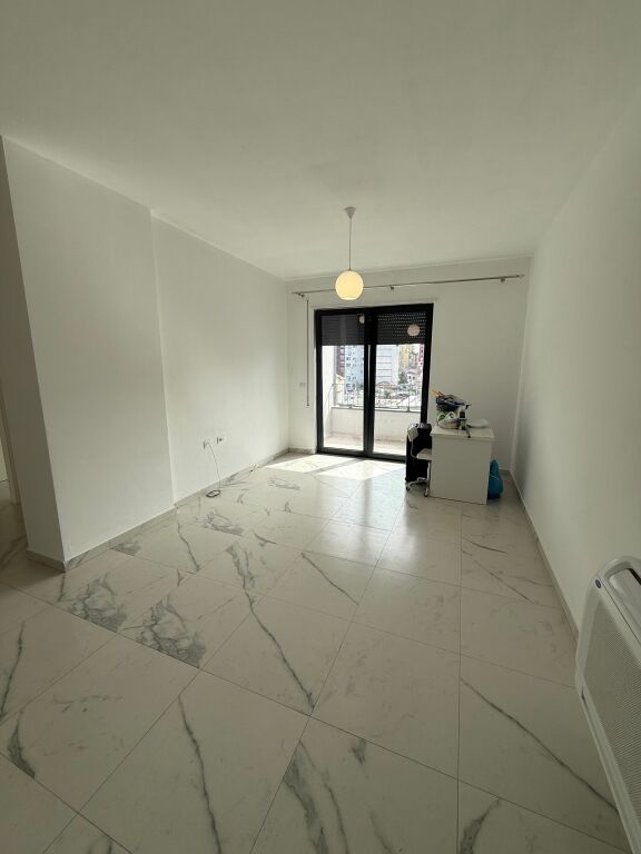 At the Lura Complex Near the New Boulevard, a 2+1+2 Apartment is for Rent at a Bargain Price!