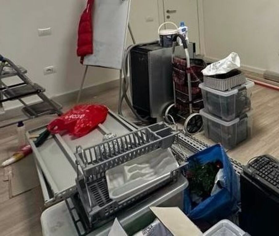9-FLOORS-OFFICE FOR RENT 500 € /Month