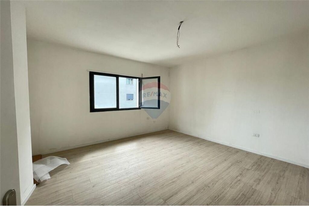 🏢 Apartment 2+1 for Sale – near Bar Urban, Transballkanike, Vlora