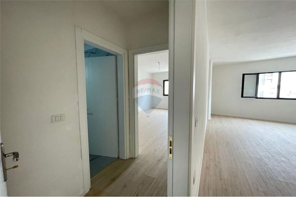 🏢 Apartment 2+1 for Sale – near Bar Urban, Transballkanike, Vlora