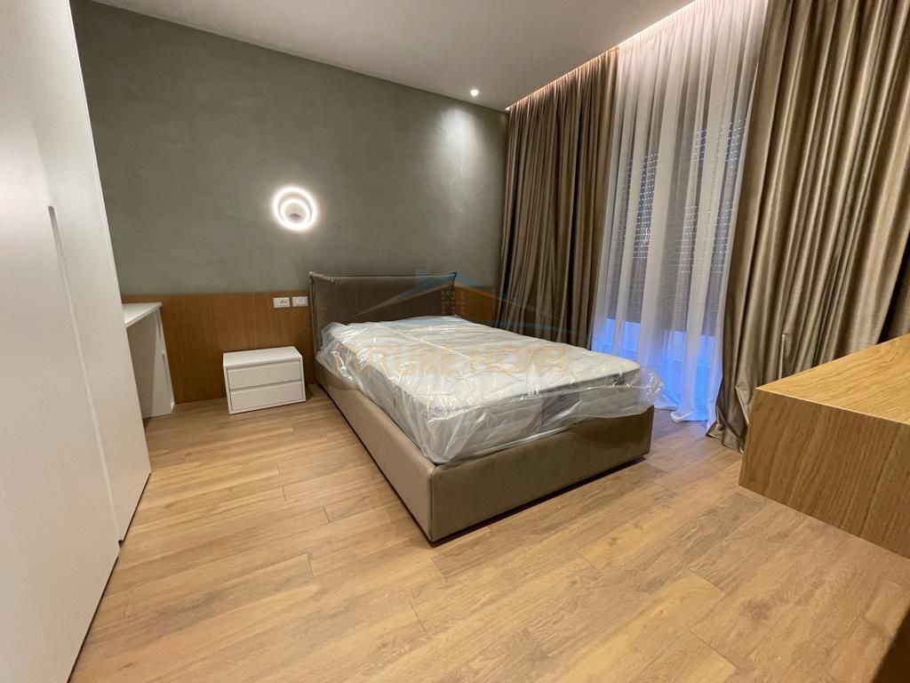 Affitto, Villa su 3 piani, TEG, Tirana.