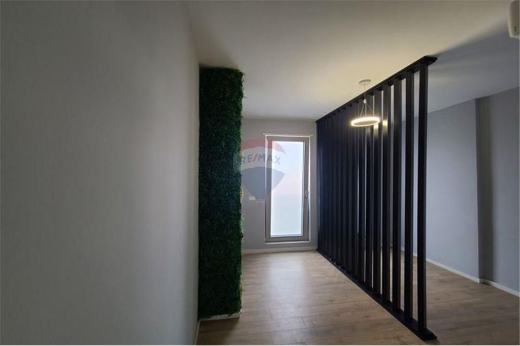 Ambjent biznesi per qira mbrapa Ring Center