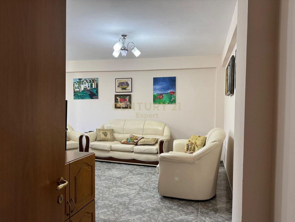 Jepet apartament 1+1 me qira në Ish-Bllok 600 € /Muaj
