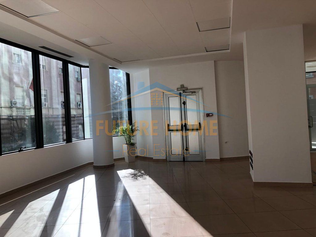 Rent, Office space, Deshmoret e Kombit Boulevard