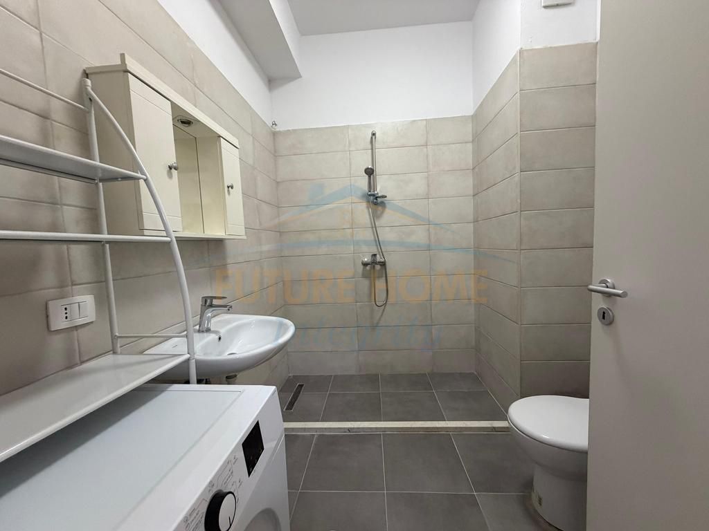 Affitto, Appartamento 1+1, Complesso Mangalem 21, Tirana.