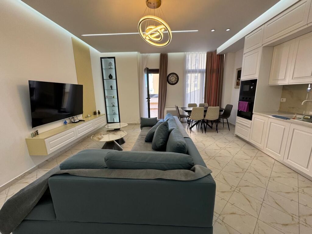 Jepet apartament me qera 2+1+2