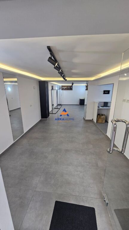 SHOP FOR SALE 50M2 "LOCATED AT THE INTERSECTION OF VASIL SHANTO' 77500EURO