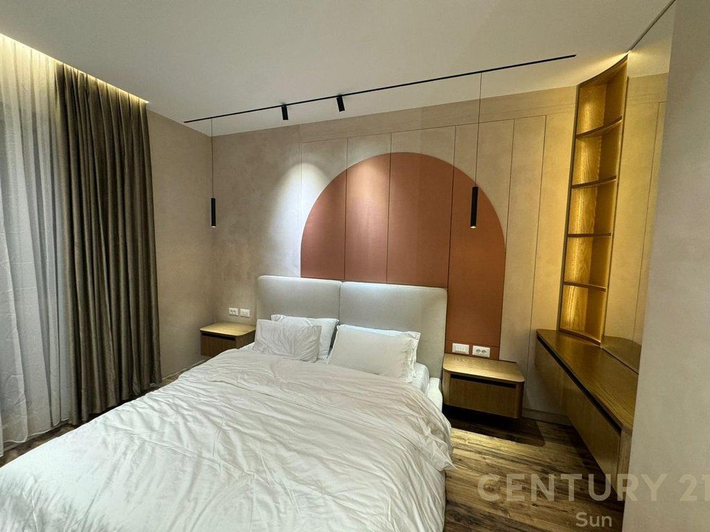 APARTAMENT PER SHITJE 2+1+2+2 POSTE PARKIMI TE KOMPLEKSI DELIJORGJI! 525,000 €