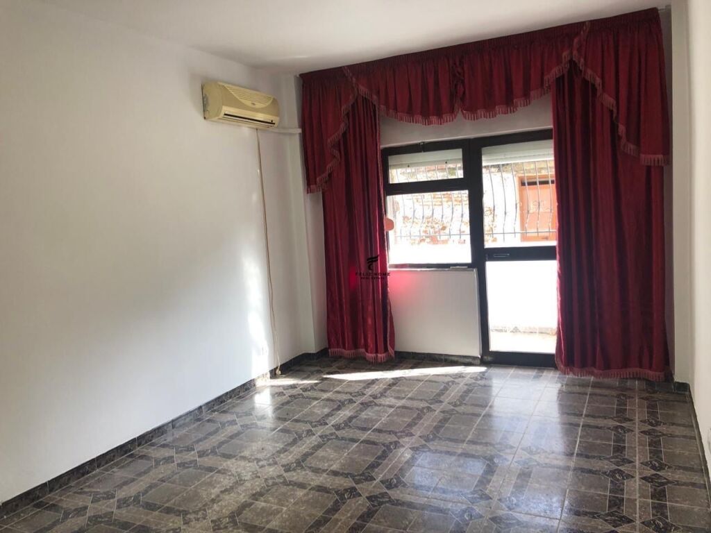OFFICE FOR RENT 121 M2 KAVAJES STREET 65,000 LEKE