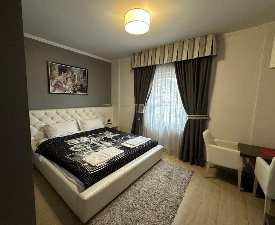 Hotel per shitje ne zonen e kombinatit