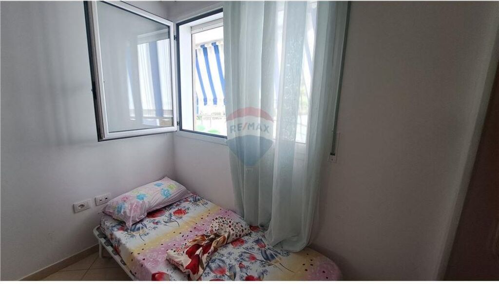 Apartament 1+1 (përfshirë një garazh të mbyllur) ne shitje,Lungomare,Vlore