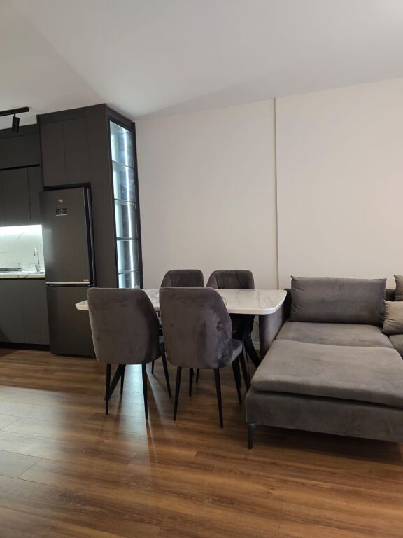 Apartament 1+1+1 post parkimi i mobiluar te LIQENI I THATE