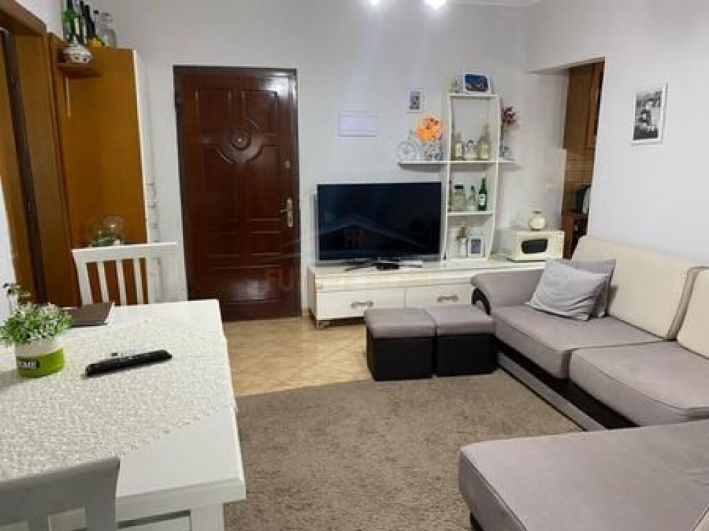 In vendita, Appartamento 2+1, Kombinat, Tirana.