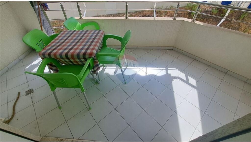 Apartament 1+1 (përfshirë një garazh të mbyllur) ne shitje,Lungomare,Vlore
