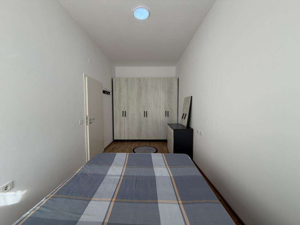 Affitto, Appartamento 1+1, Complesso Mangalem 21, Tirana.