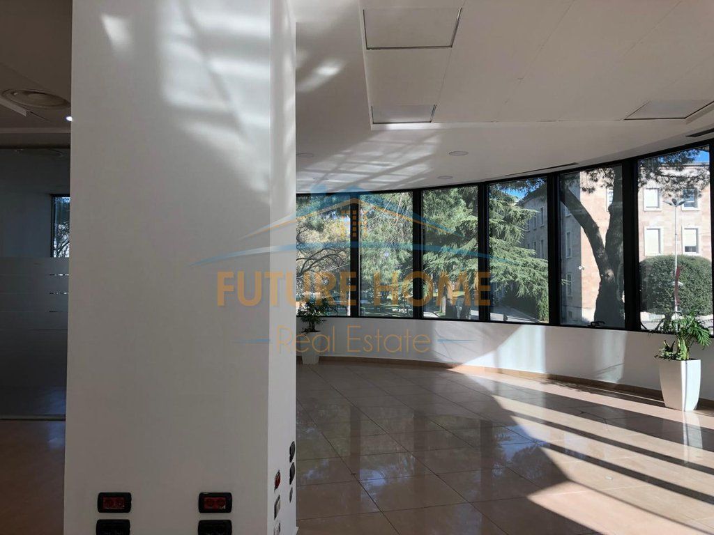 Rent, Office space, Deshmoret e Kombit Boulevard