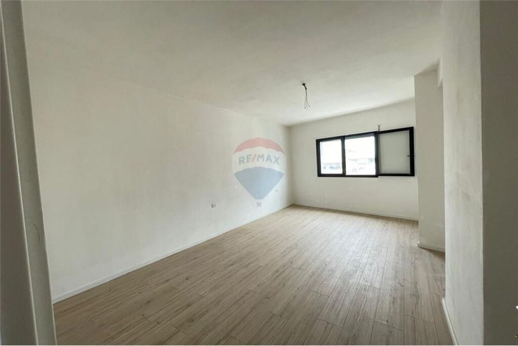 🏢 Apartment 2+1 for Sale – near Bar Urban, Transballkanike, Vlora
