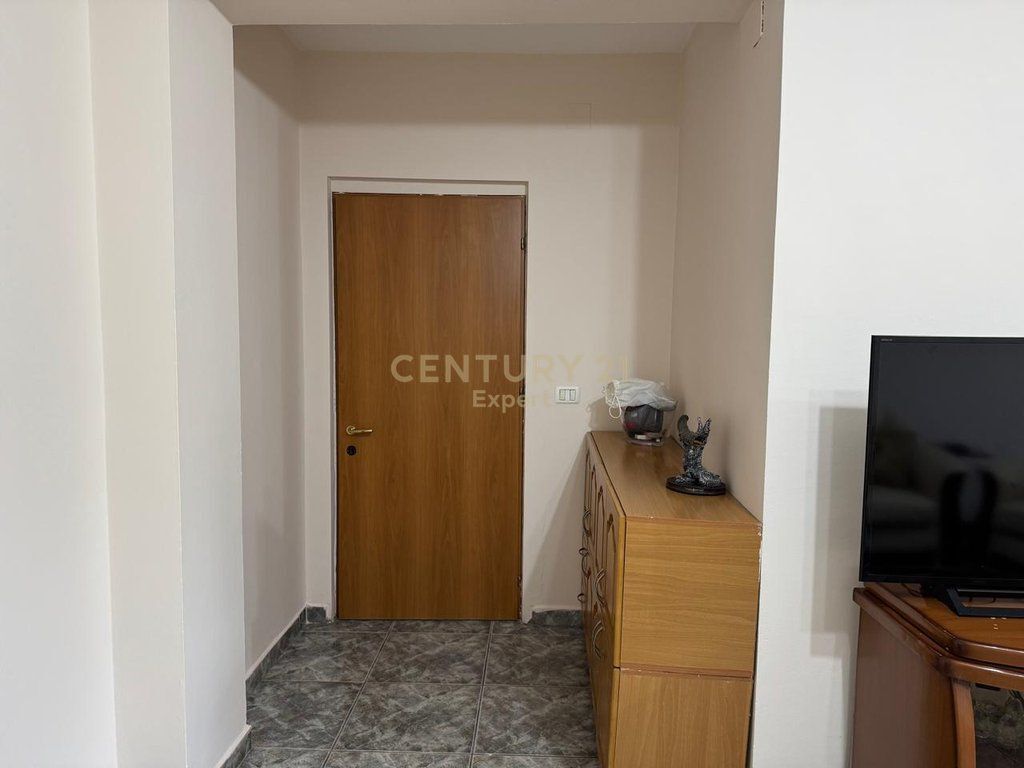 Jepet apartament 1+1 me qira në Ish-Bllok 600 € /Muaj