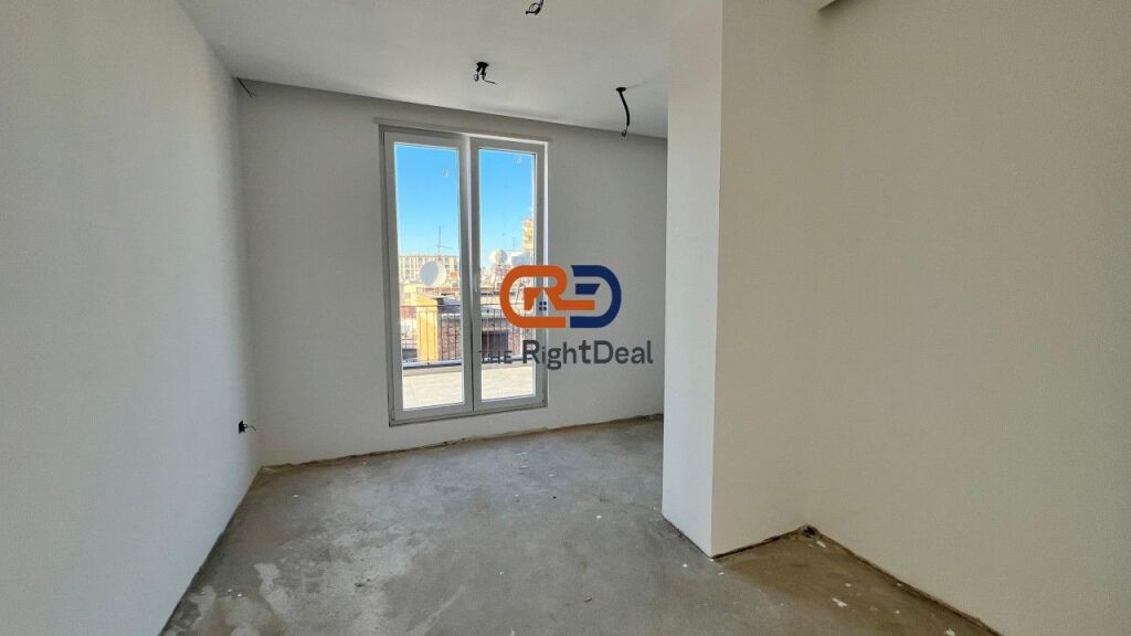 Prane Tregut Elektrik ,Shitet Apartament 2+1+2 Me Verande Dhe Pamje Fantastike!!!